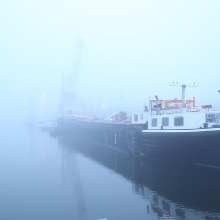 Schiffshotel "Schlafen Im Hafen" Hamburgo Exterior foto