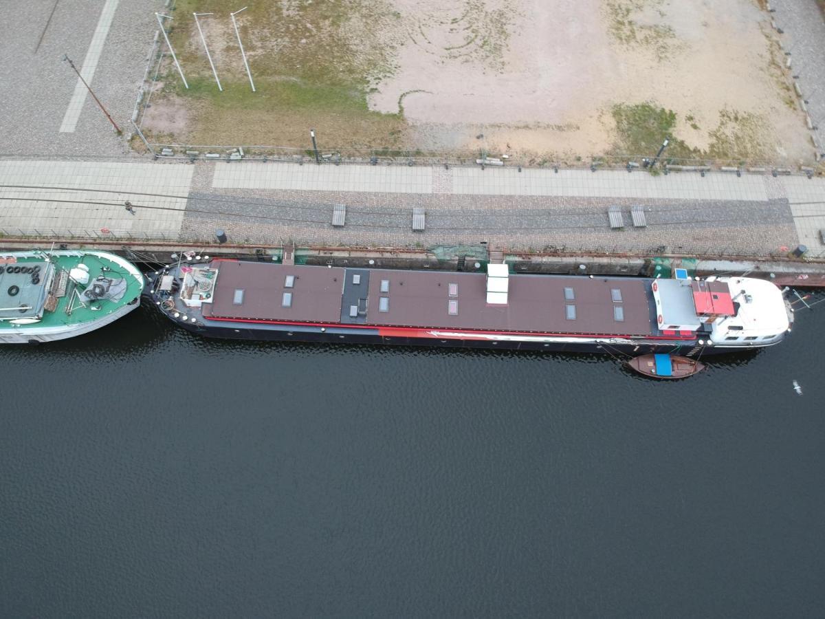 Schiffshotel "Schlafen Im Hafen" Hamburgo Exterior foto