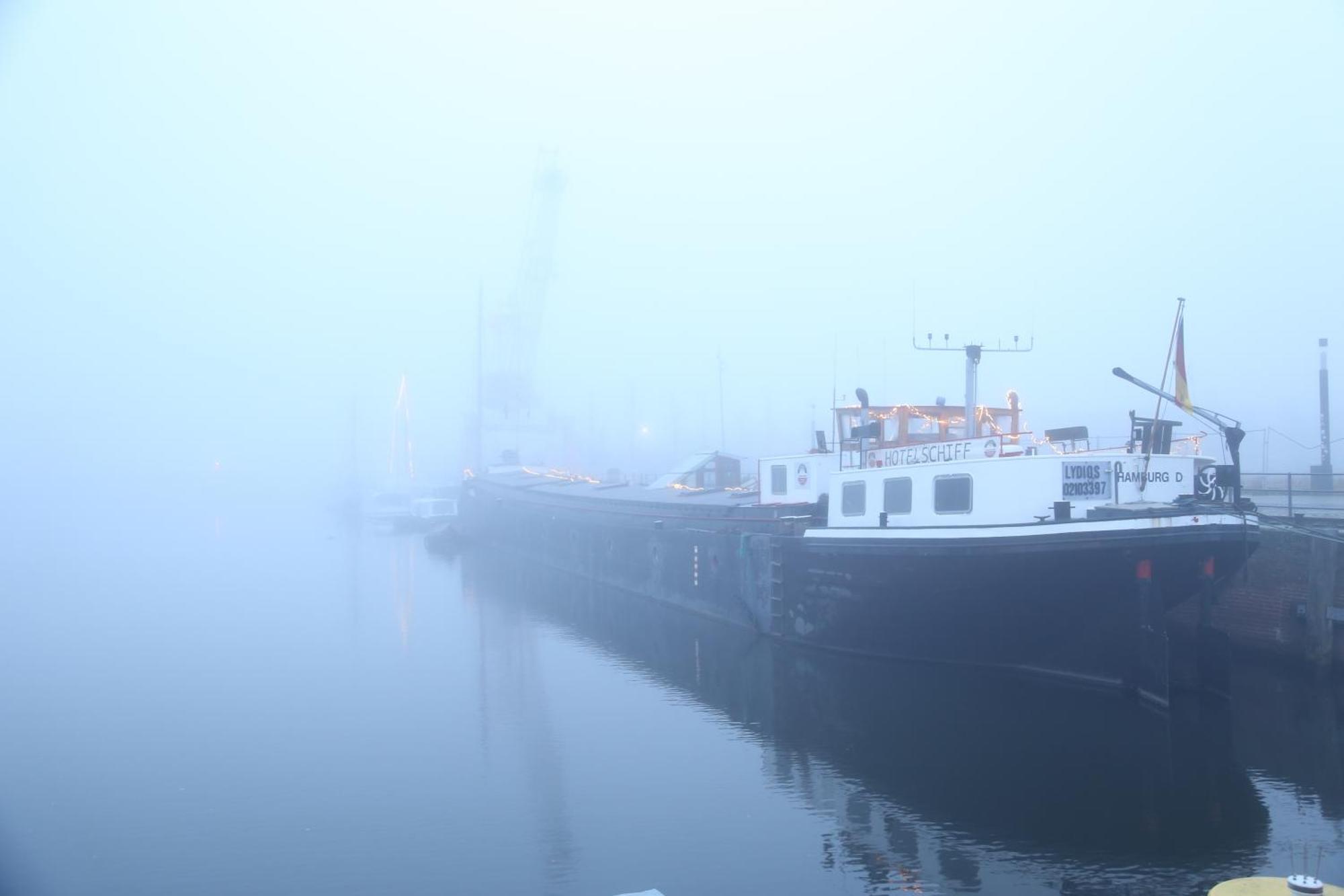 Schiffshotel "Schlafen Im Hafen" Hamburgo Exterior foto