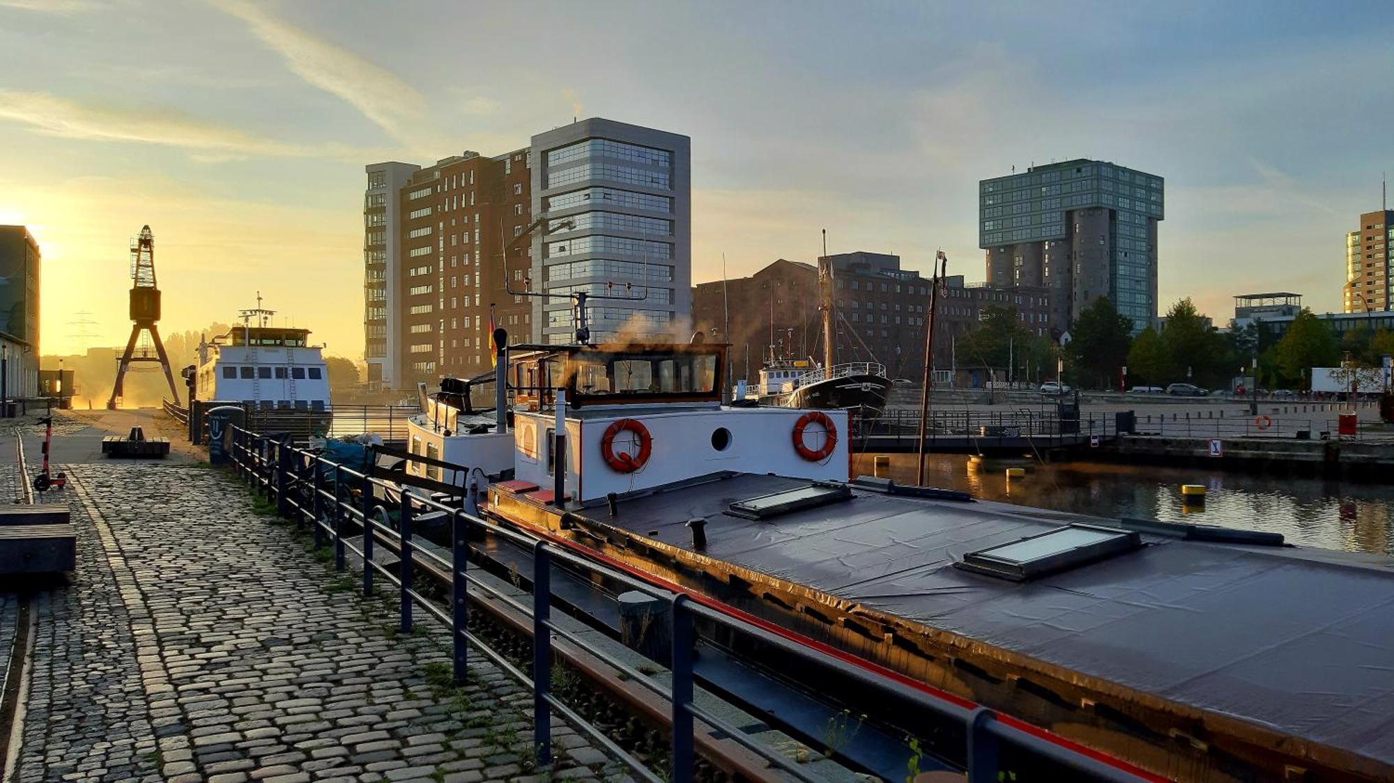 Schiffshotel "Schlafen Im Hafen" Hamburgo Exterior foto