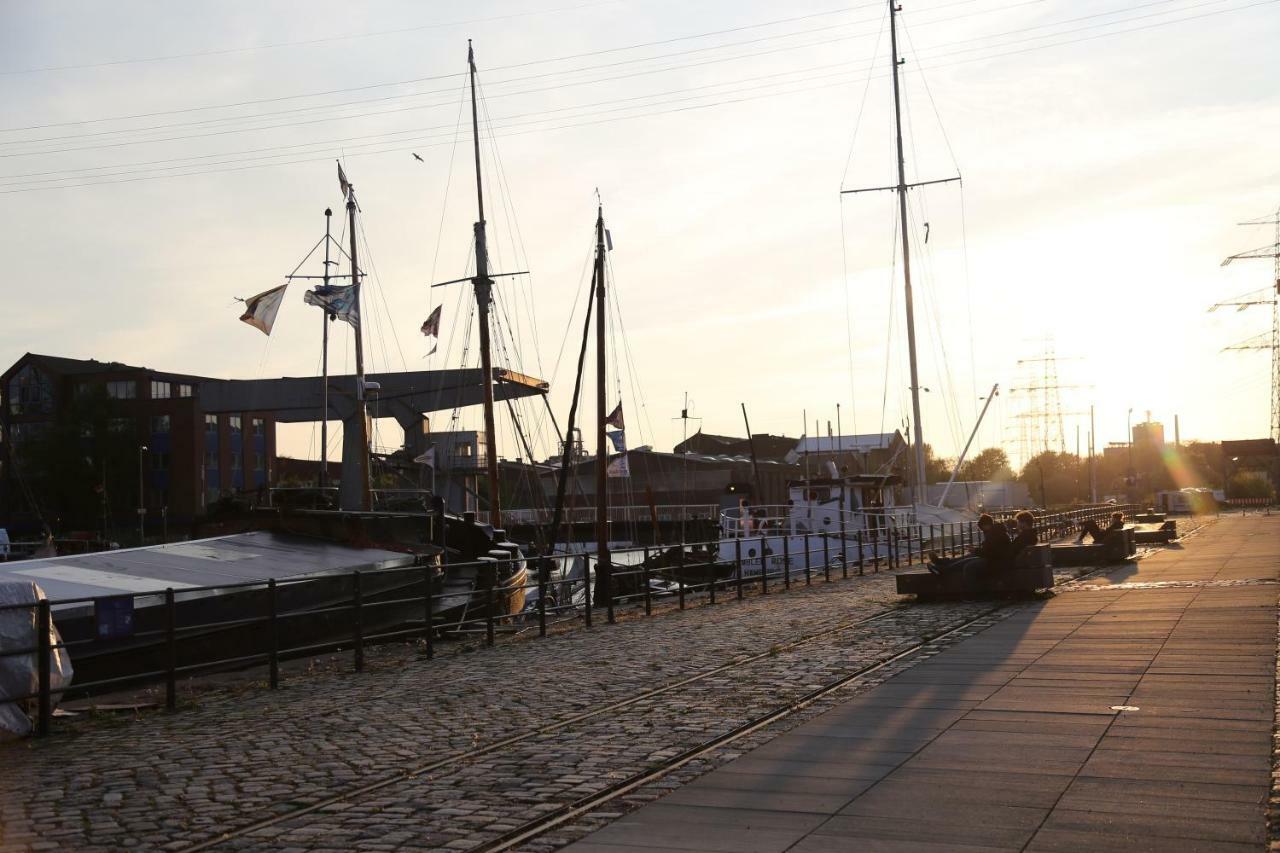 Schiffshotel "Schlafen Im Hafen" Hamburgo Exterior foto