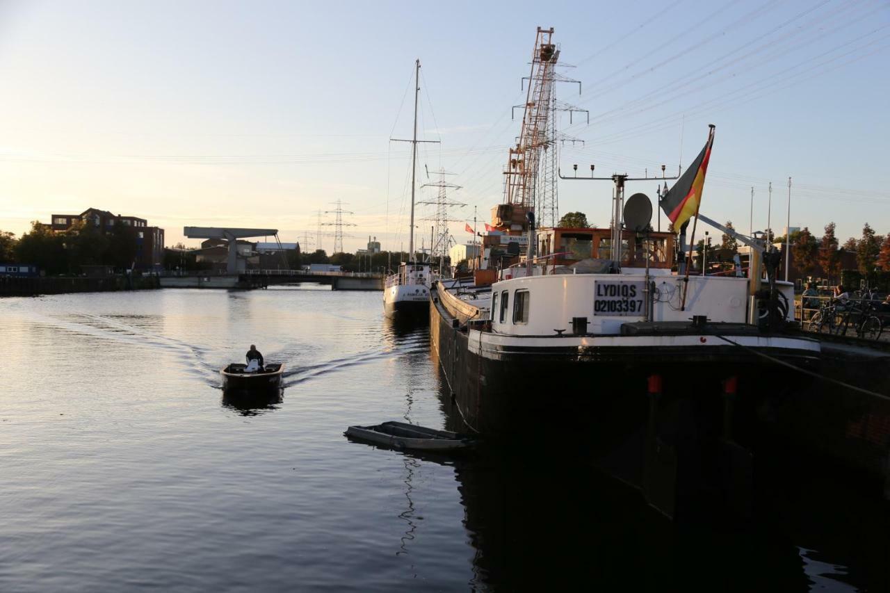Schiffshotel "Schlafen Im Hafen" Hamburgo Exterior foto